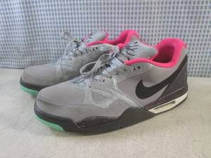 lot 137 image: (CS) Pair of Nike Air Flight 13 Sne...