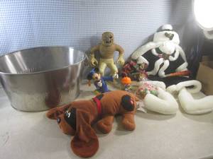 lot 158 image: (A-3) Vintage Stretch Screamer Mumm...