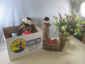 lot 194 image: (EC1) Box Full of Assorted Christma...