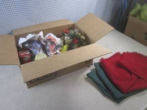 lot 196 image: (CS) Box Full of Assorted Christmas...