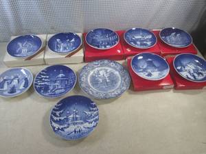 lot 201 image: (A-2) Assorted Vintage Collector Pl...