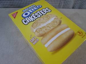 lot 327 image: (B-3) Box of 8 - 3-Snack Cake Packs...