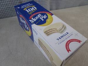 lot 330 image: (B-1) Box of 9 Double Decker Vanill...