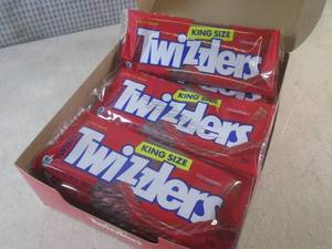 lot 365 image: (B-4) 15 King Size Packages of Stra...