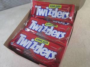 lot 366 image: (B-4) 15 King Size Packages of Stra...