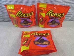 lot 391 image: (B-3) 3 Bags of Snack Size Reeses C...