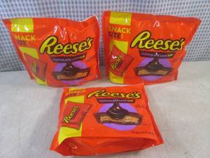 lot 392 image: (B-3) 3 Bags of Snack Size Reeses C...