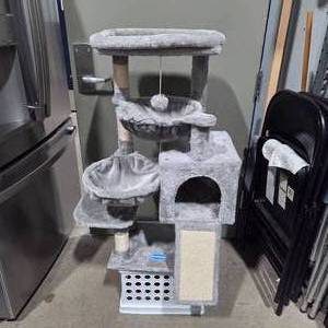 lot 9 image: Hey-Brother Multi-Level Cat Tower Condo Scratching Post Tree  Gray  Lot 10