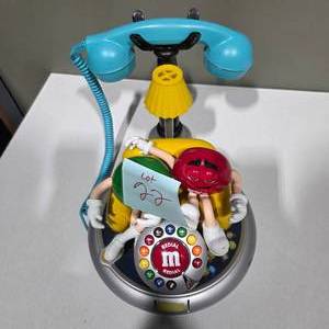 lot 22 image: M&Ms Brand Desk Telephone  Candy Character Novelty Phone (Untested)  Lot 22