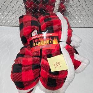 lot 100 image: NEW Polar Extreme Thermal Blanket Buffalo Plaid Sherpa Throw Warm Winter Camping Blanket