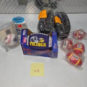 lot 128 image: Minnesota Vikings Mini Football Signed Baseball Worth Titan Football Novelty Mini Sports Balls Lot