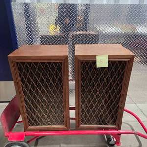 lot 5 image: Vintage Wood Cabinet Stereo Speakers Pair Lattice Grille Home Audio Bookshelf Speakers