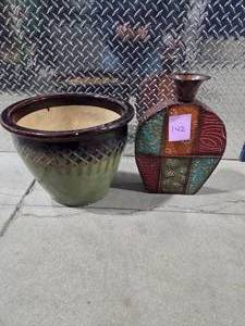 lot 142 image: Large Decorative Ceramic Planter Pot  Modern Decorative Vase Home Decor