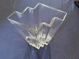 Unique Glass Vase 7.5 x 5 x 11 Tall. Notches Make Flower Arranging a Breeze