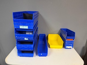Hookless Akro Bins Various Sizes (Qty 15)