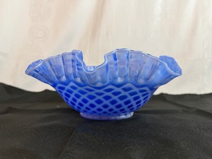 L.G. White, Blue and White Trellis Round Ruffled Centerpiece Console Bowl 10 12 x 4