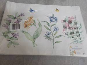 lot 17 image: Butterfly Meadow set of 4 Placemats...