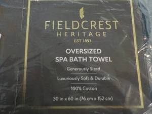 lot 22 image: Fieldcrest Heritage Oversized Spa B...