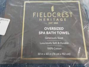 lot 23 image: Fieldcrest Heritage Oversized Spa B...