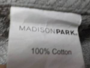 lot 43 image: Queen Size Madison Park ThrowBedsp...