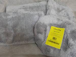 lot 49 image: 4 piece Platinum Gray Bath Rug Set...