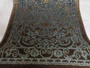 lot 52 image: 20 x 50 Accent Rug...