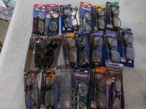 lot 140 image: 20 pair Reading Glasses - various s...