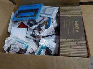 lot 172 image: Cell Phone and Electronic Accessori...