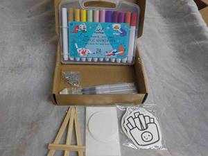 lot 250 image: Acrylic Marker Pen Kit...