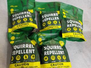 lot 288 image: 5 bags Squirrel Repellent...