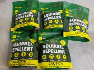 lot 290 image: 5 bags Squirrel Repellent...