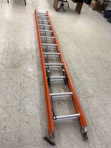 lot 1 image: Louisville 24 Fiberglass Extension Ladder - Damage to Base