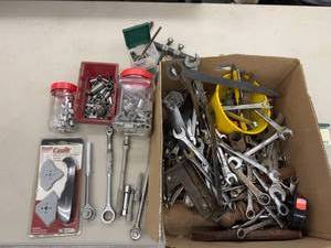 lot 8 image: Hand Tools, Ratchets, Sockets & New Smart Caulk
