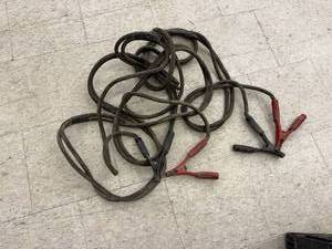 lot 15 image: Heavy Duty Jumper Cables in Tote