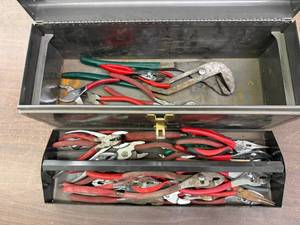 lot 21 image: John Deere Toolbox & Contents