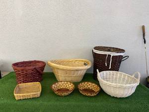 lot 30 image: Baskets