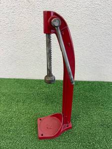 lot 32 image: Vintage Bottle Capper