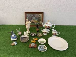 lot 36 image: Mixed Lot Souvenirs & Collectibles