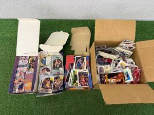 lot 74 image: Basketball Cards