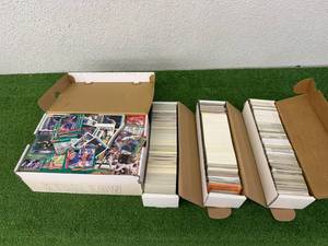 lot 83 image: Sports Cards - Mostly Baseball