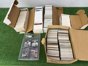 lot 98 image: Baseball Cards