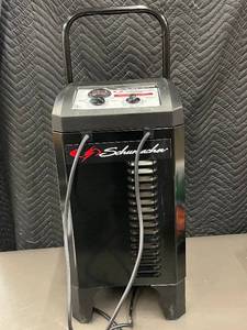 lot 1 image: Schumacher SC1437 Jump Starter & Battery Charger - 150A Engine Start, 12V