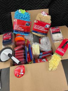 lot 143 image: Heavy Duty Wash Mitts Car Care Kit - Microfiber Accessories