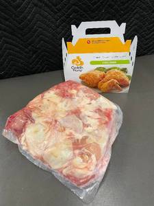 lot 147 image: M - Goldn Plump 8-Piece Chicken - Approx 7-lb Bag