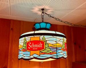 lot 3 image: Vintage Blue Schmidt Beer Tiffany-Style Hanging Bar Lamp