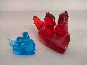 lot 19 image: Art Glass Cardinals of Love and Bluebirds of Happiness Paperweights