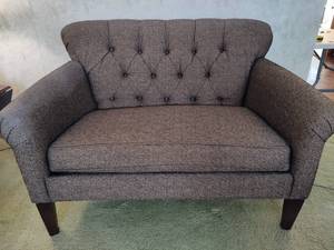 lot 29 image: Clayton Marcus Button Tufted Fabric Settee