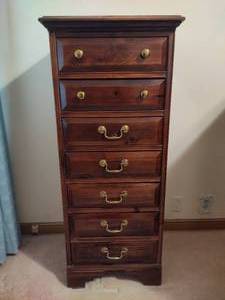 lot 119 image: Tall Wooden Six-Drawer Dresser
