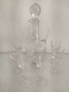lot 35 image: Vintage Toscany Etched Floral Pattern Decanter and Six Glasses