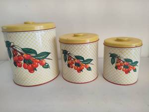 lot 38 image: Set of Three Vintage Decoware Tin Canisters
